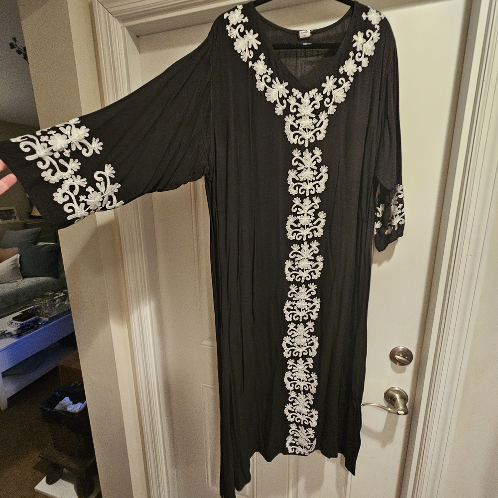 Riviera Sun 3X Elegant Black and White Embroidered Dress